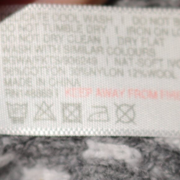 Fat Face Grey & White Triangle Pattern Turtleneck Cotton Blend Sweater Sz 14 - Picture 7 of 7